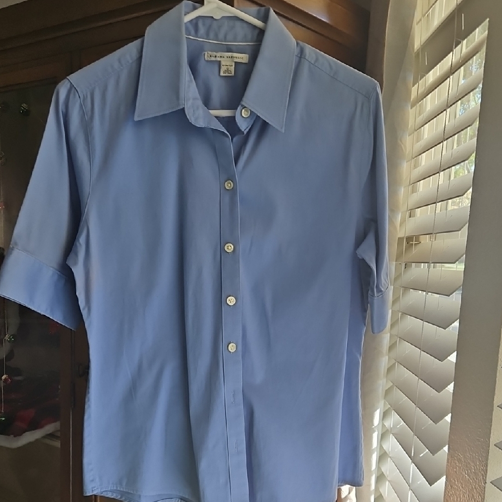 Banana Republic Light Blue Casual Button Down Shirt